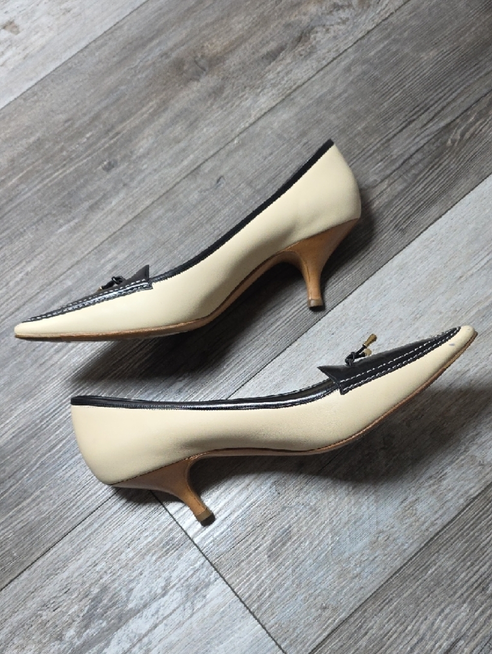 Salvatore Ferragamo | Vintage Two-tone Kittwn Heel Pointed Tassel Pumps Sz 10 - Picture 4 of 16
